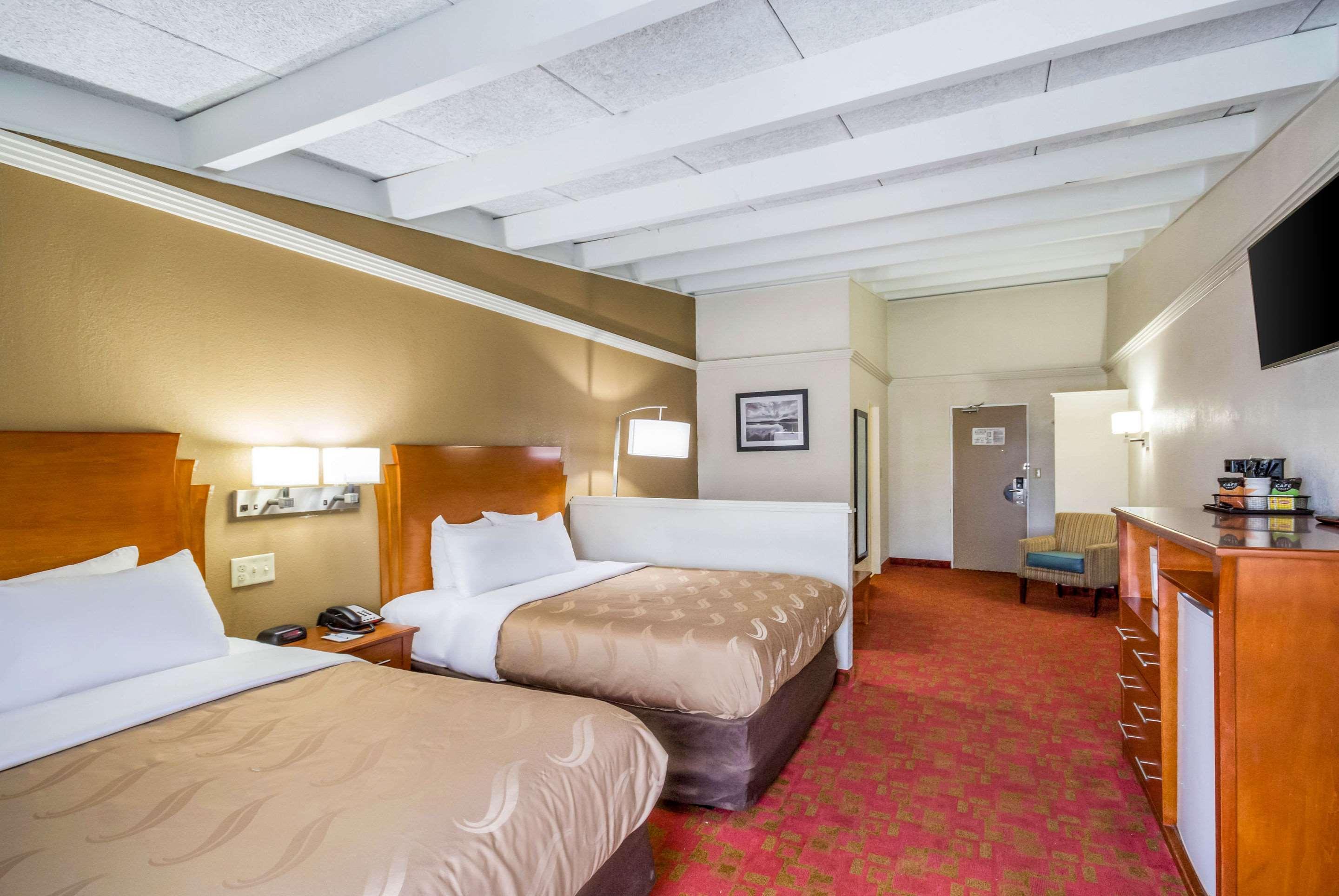 Quality Inn & Suites Kansas City - Independence I-70 East Екстериор снимка