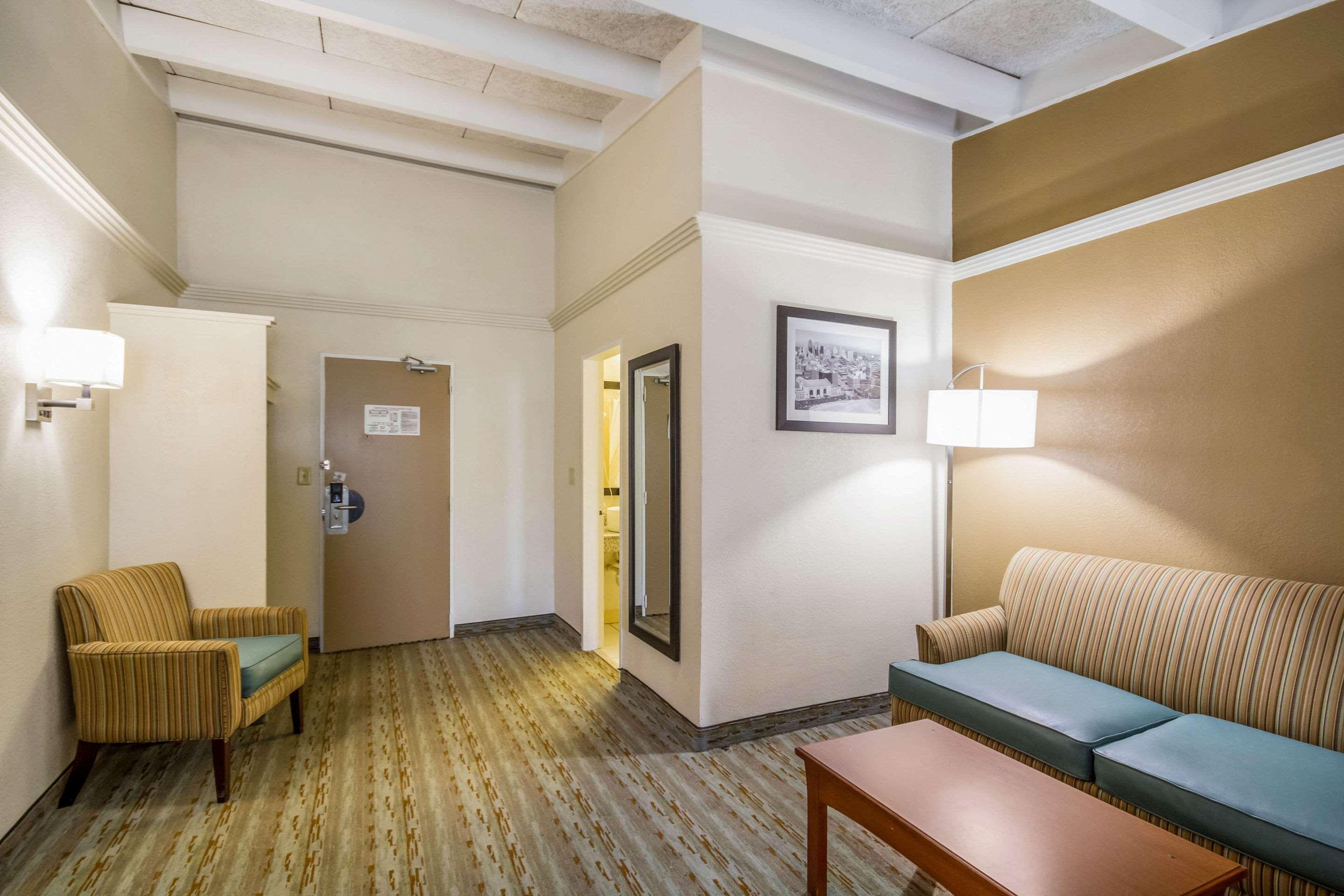 Quality Inn & Suites Kansas City - Independence I-70 East Екстериор снимка