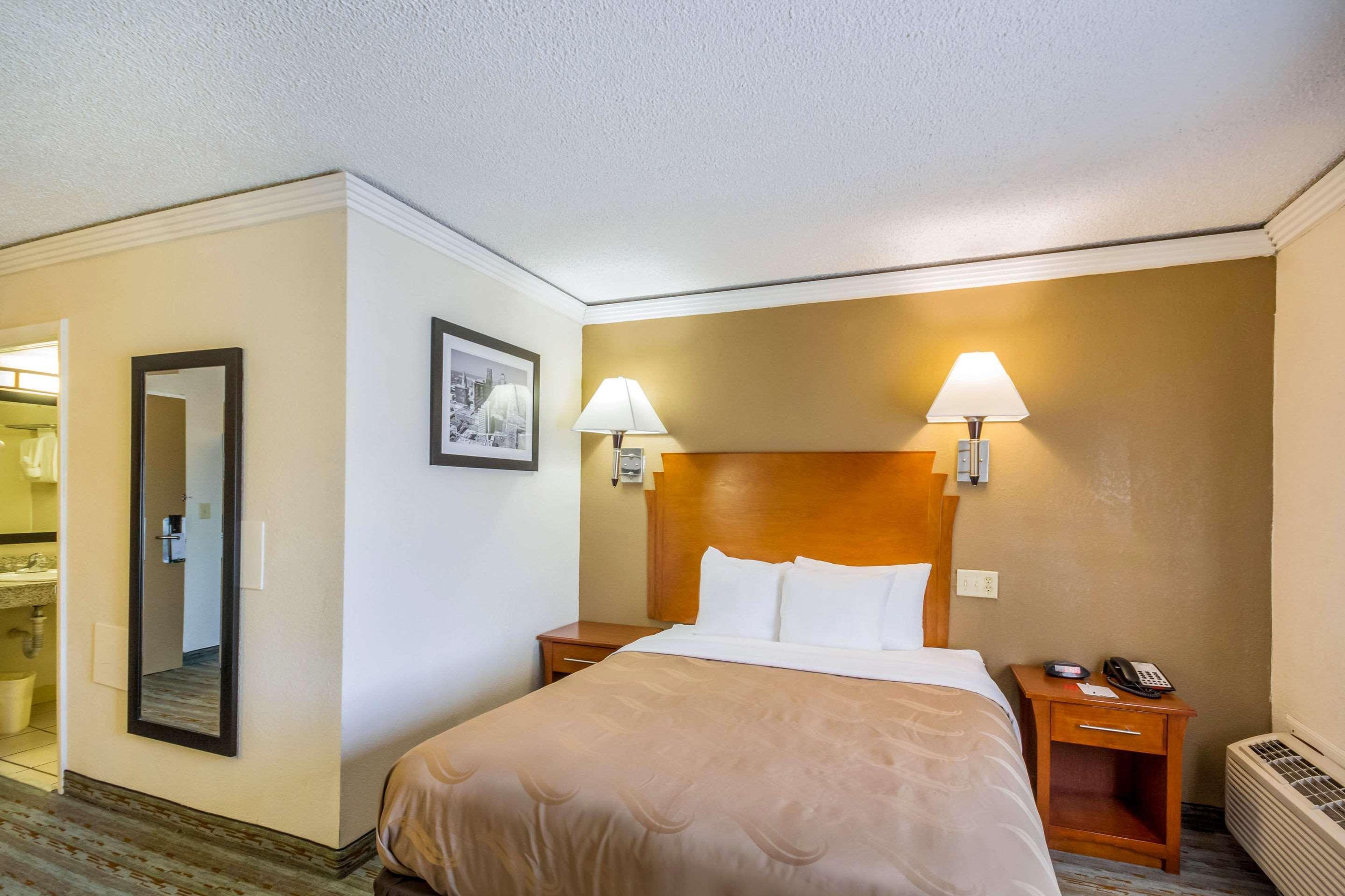 Quality Inn & Suites Kansas City - Independence I-70 East Екстериор снимка