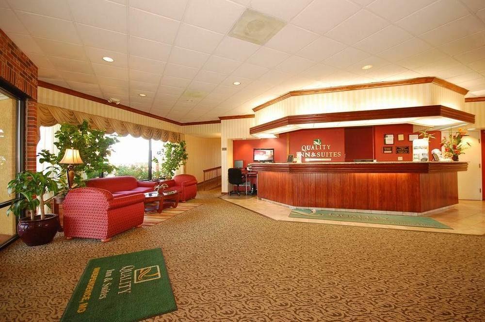 Quality Inn & Suites Kansas City - Independence I-70 East Екстериор снимка