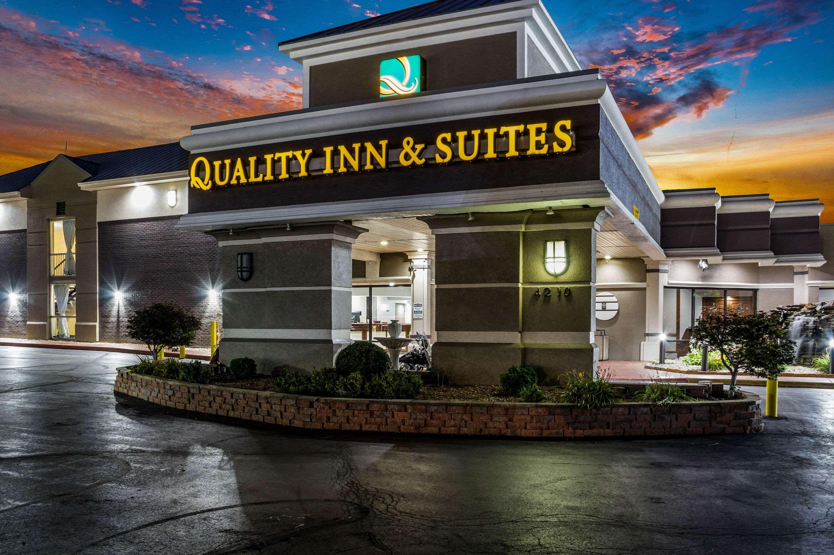 Quality Inn & Suites Kansas City - Independence I-70 East Екстериор снимка