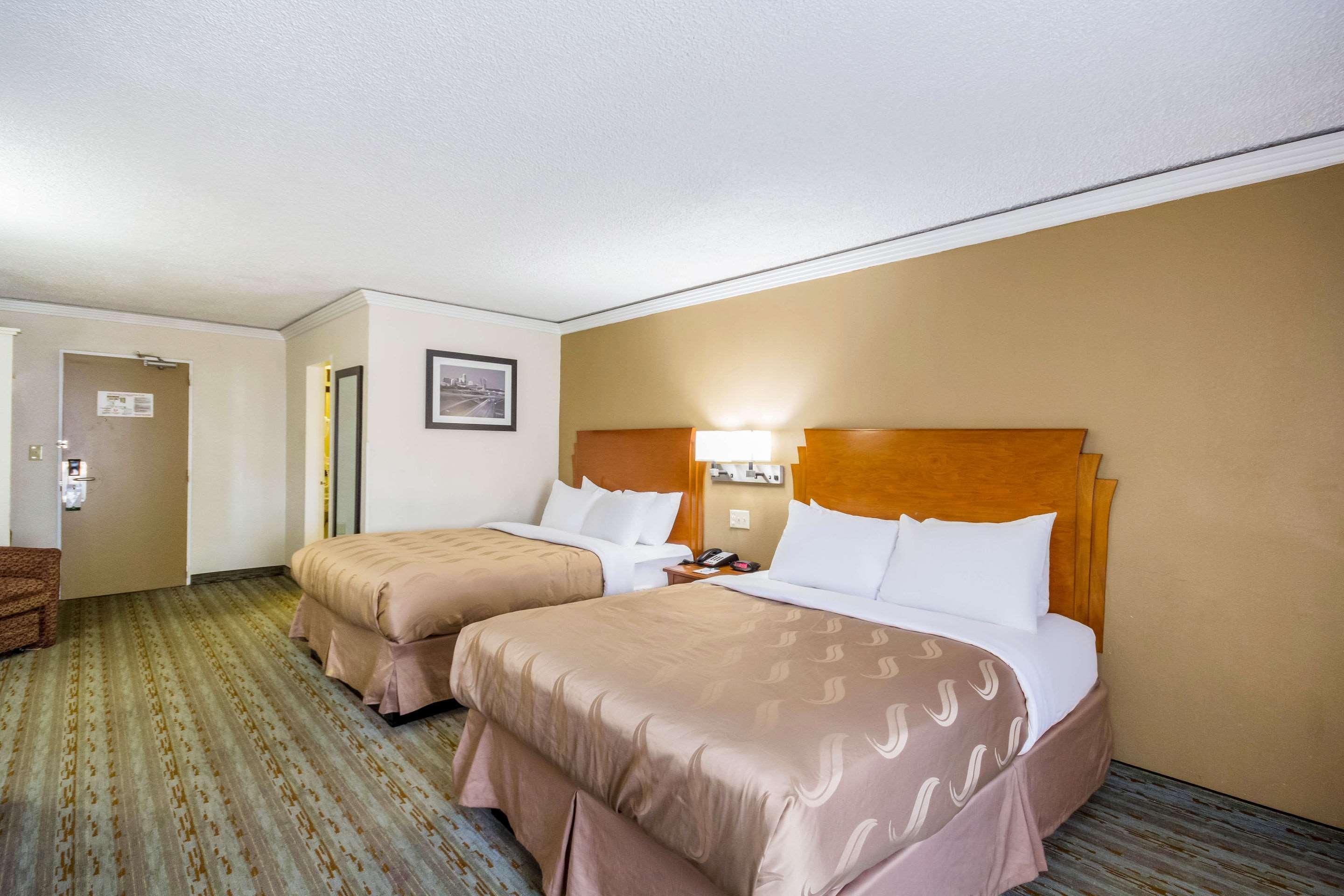 Quality Inn & Suites Kansas City - Independence I-70 East Екстериор снимка