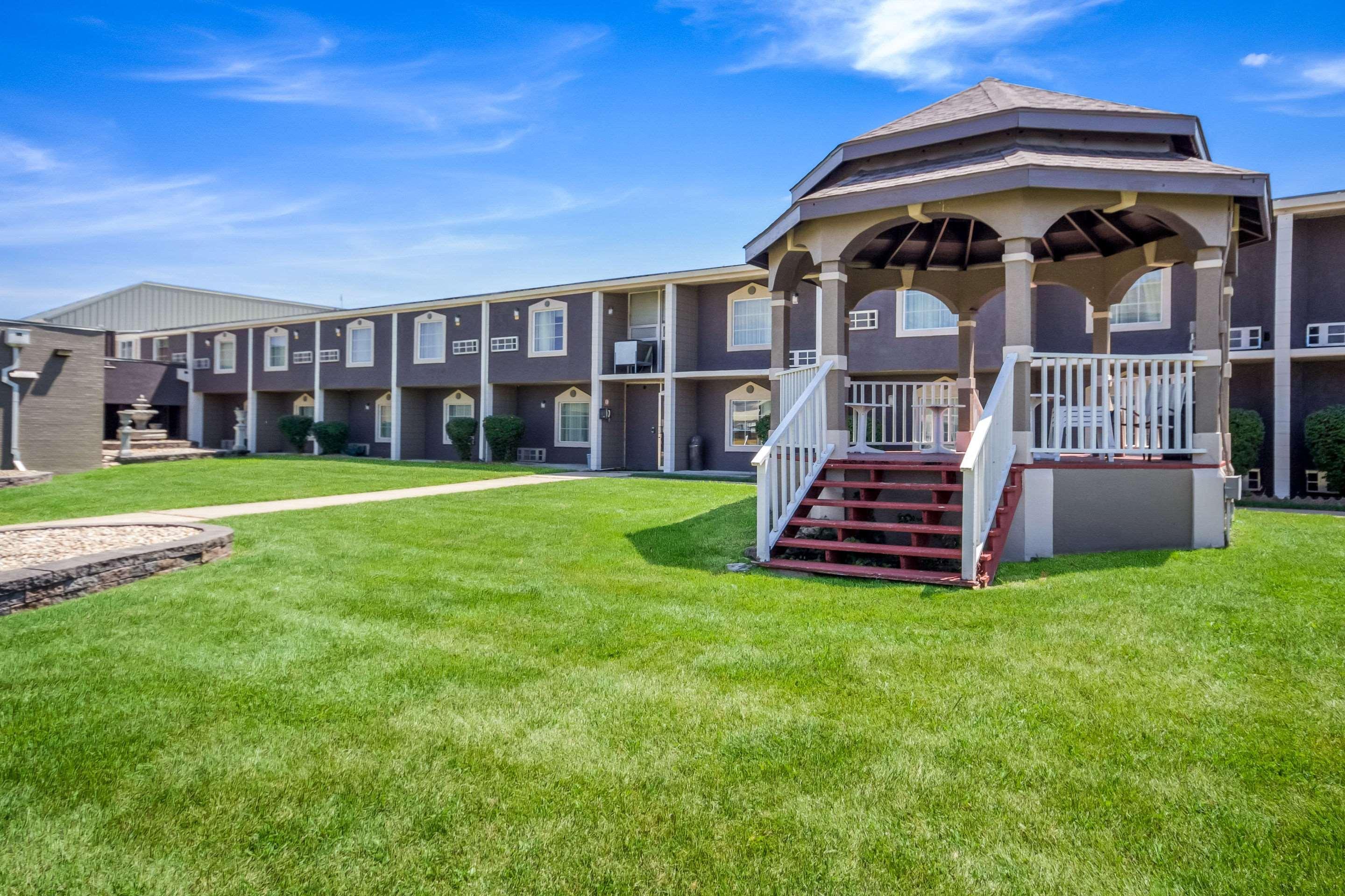 Quality Inn & Suites Kansas City - Independence I-70 East Екстериор снимка