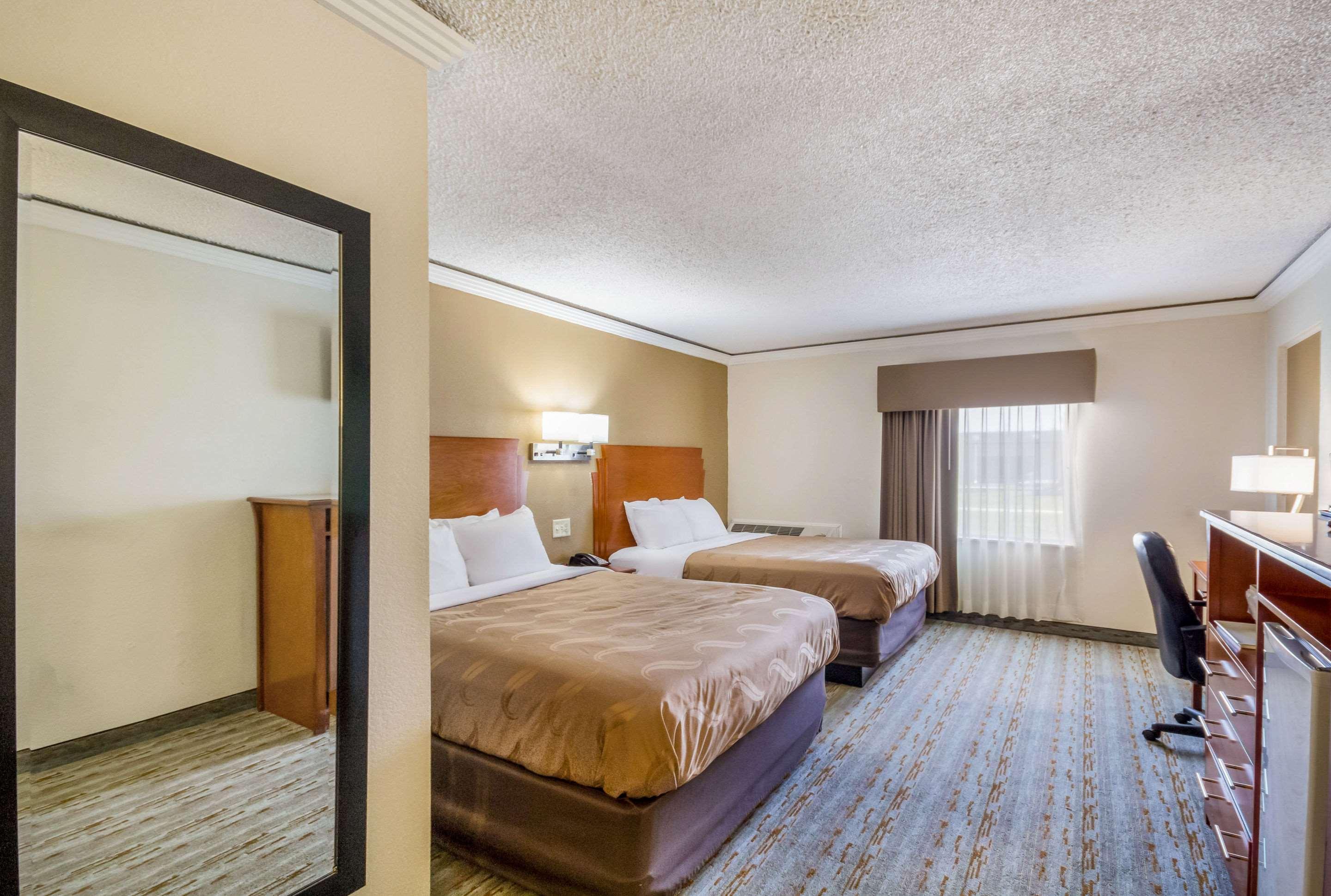 Quality Inn & Suites Kansas City - Independence I-70 East Екстериор снимка
