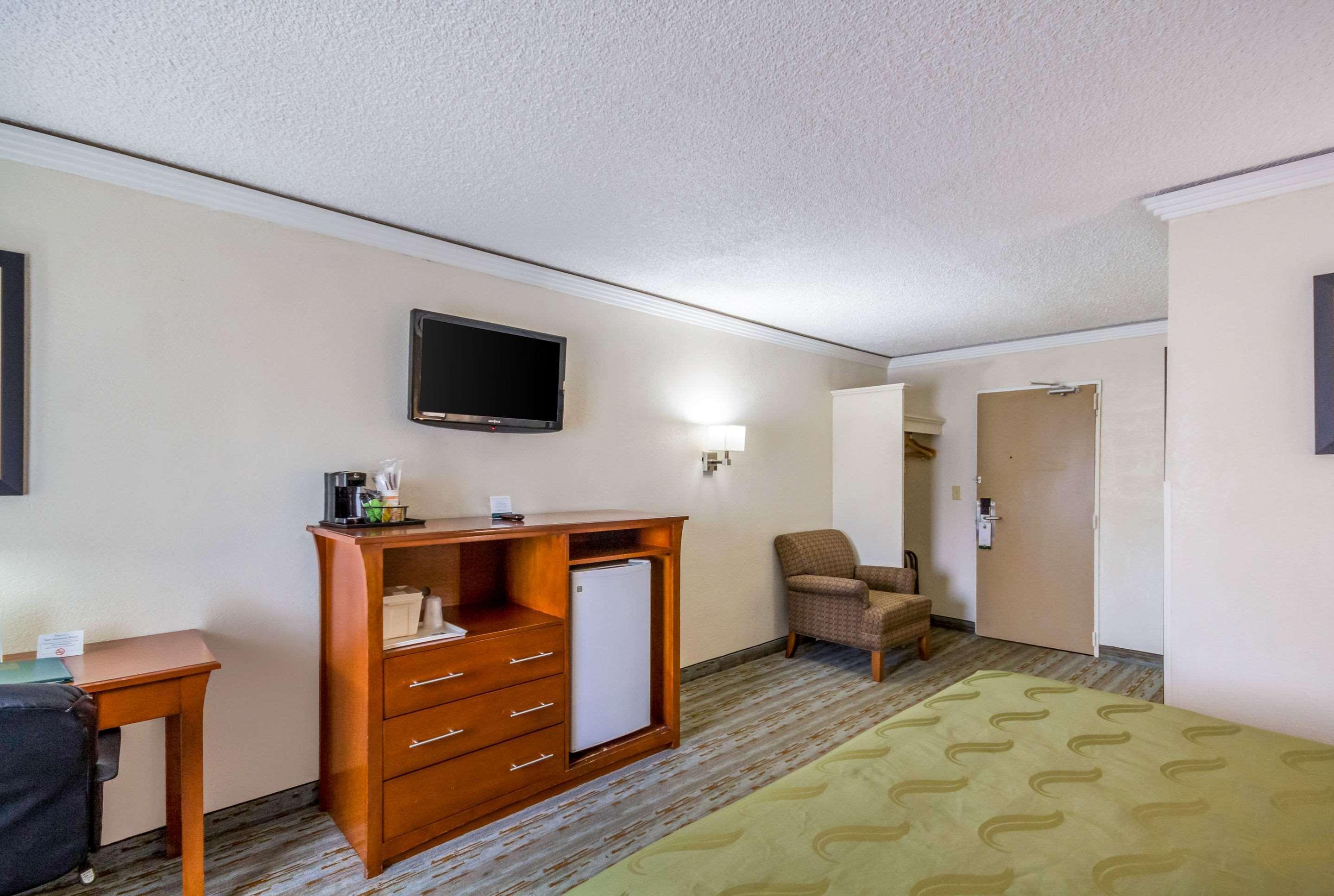 Quality Inn & Suites Kansas City - Independence I-70 East Екстериор снимка