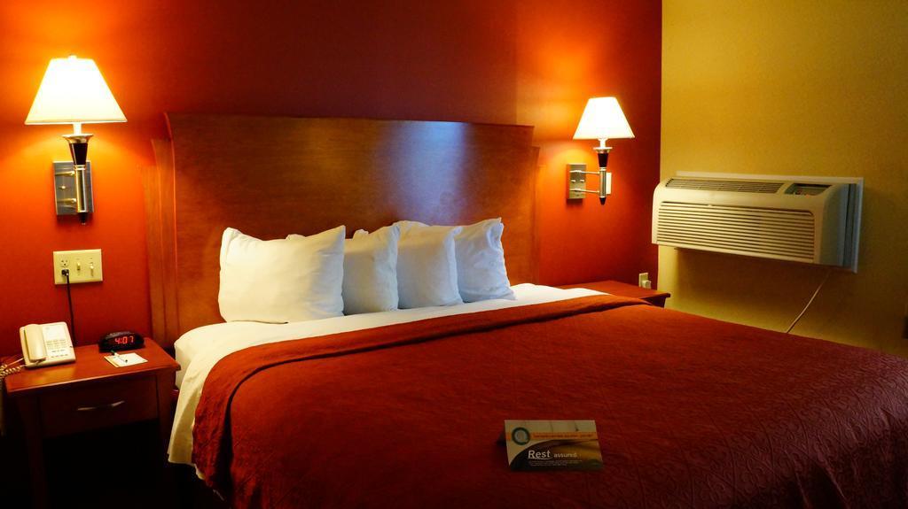 Quality Inn & Suites Kansas City - Independence I-70 East Екстериор снимка