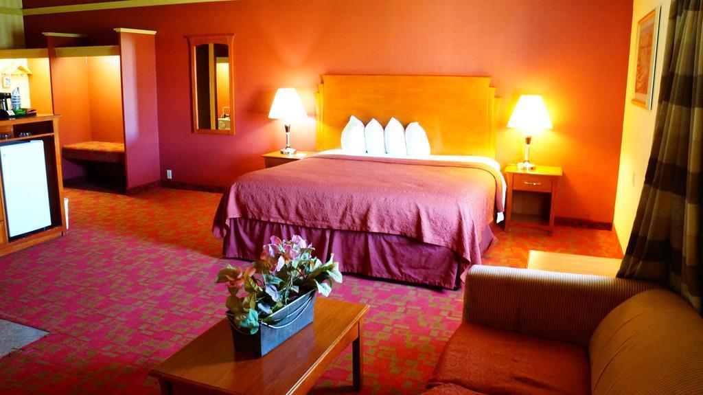 Quality Inn & Suites Kansas City - Independence I-70 East Екстериор снимка