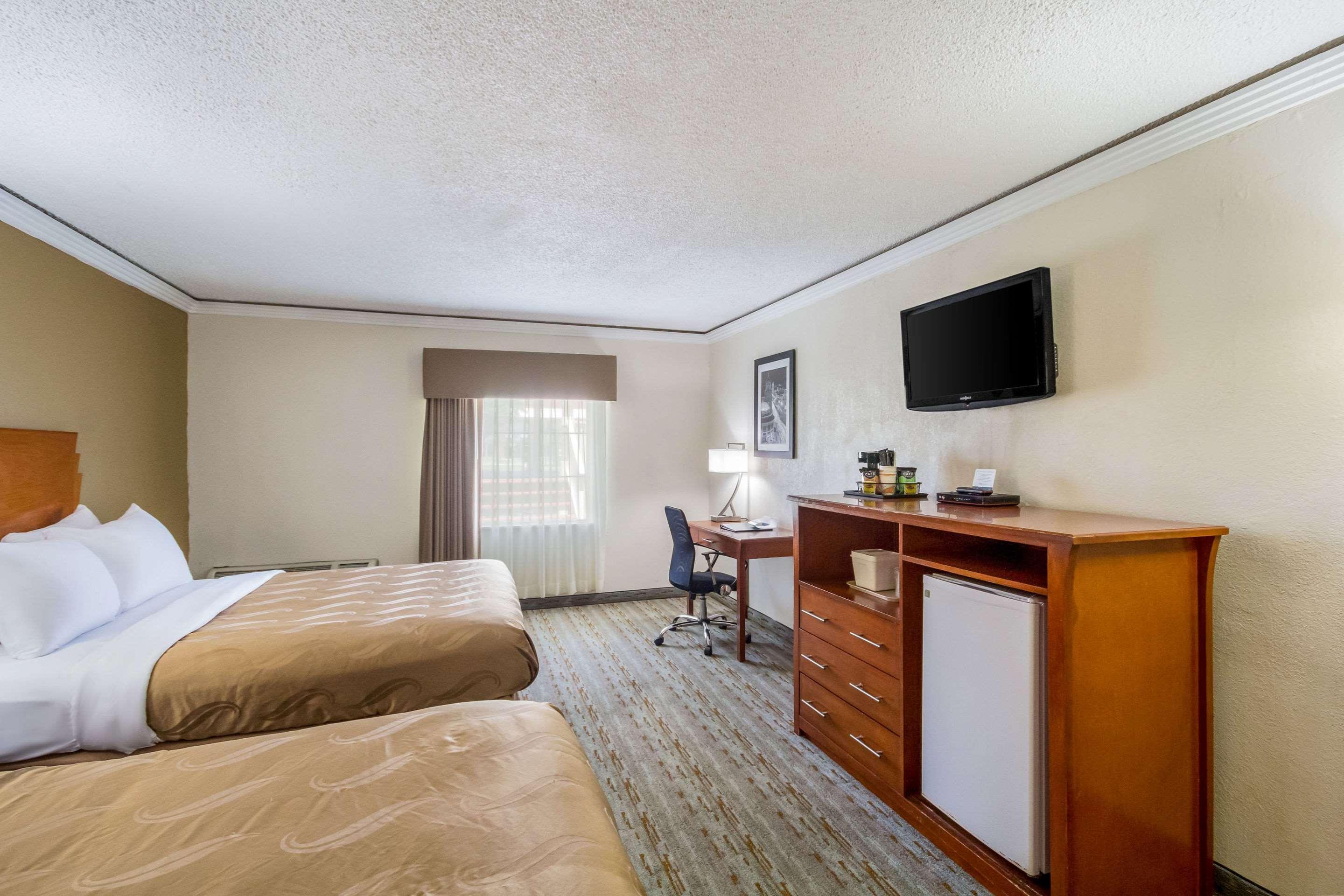 Quality Inn & Suites Kansas City - Independence I-70 East Екстериор снимка