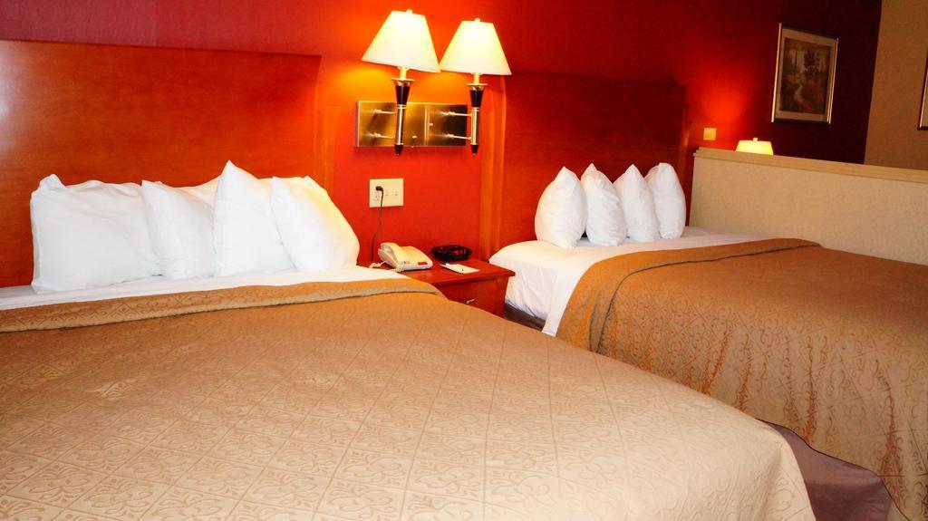 Quality Inn & Suites Kansas City - Independence I-70 East Екстериор снимка