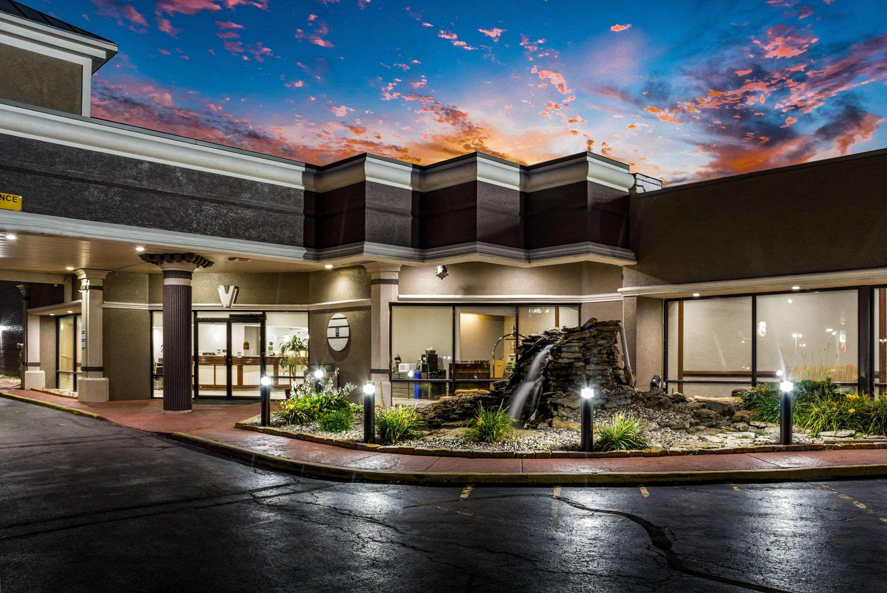 Quality Inn & Suites Kansas City - Independence I-70 East Екстериор снимка