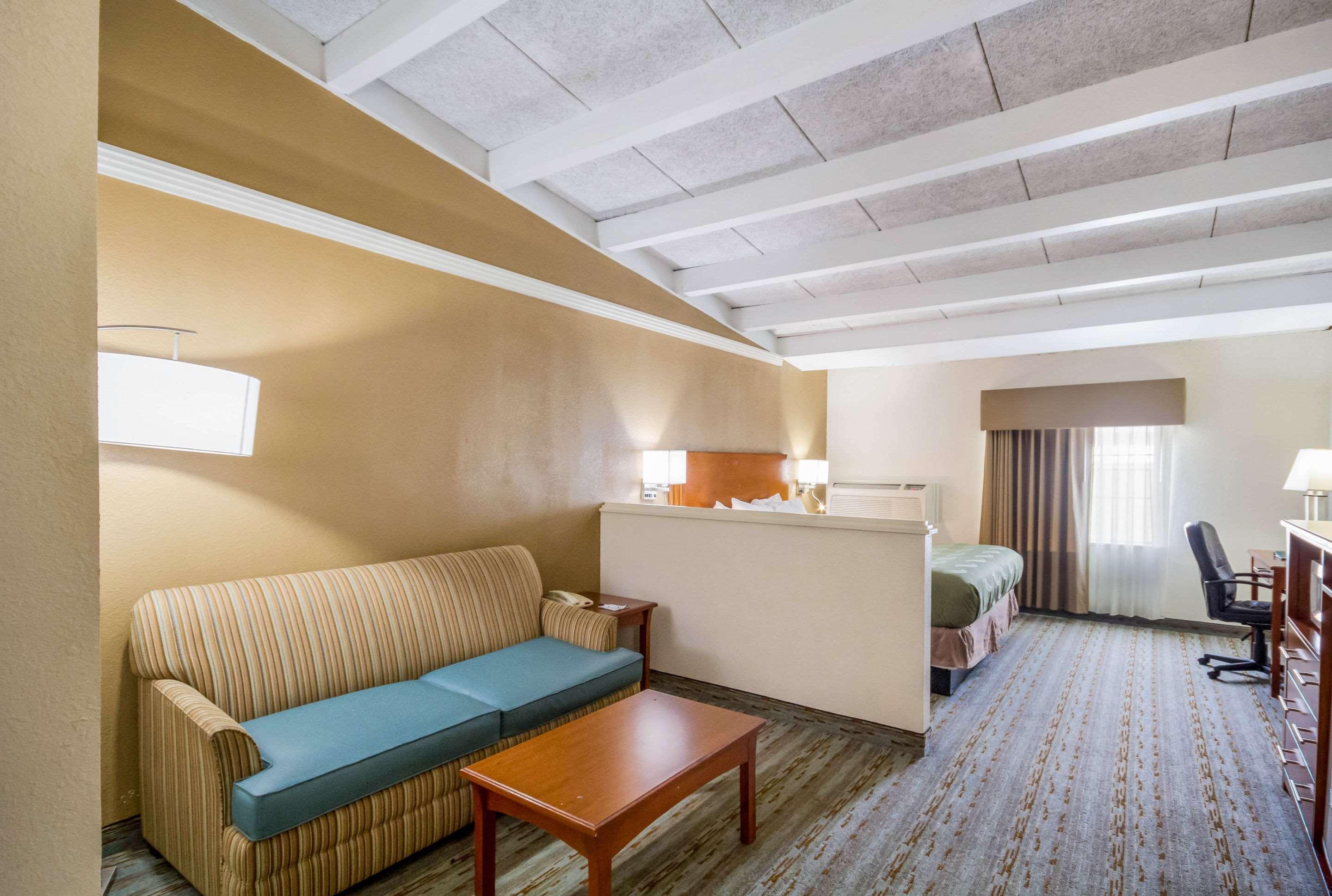 Quality Inn & Suites Kansas City - Independence I-70 East Екстериор снимка