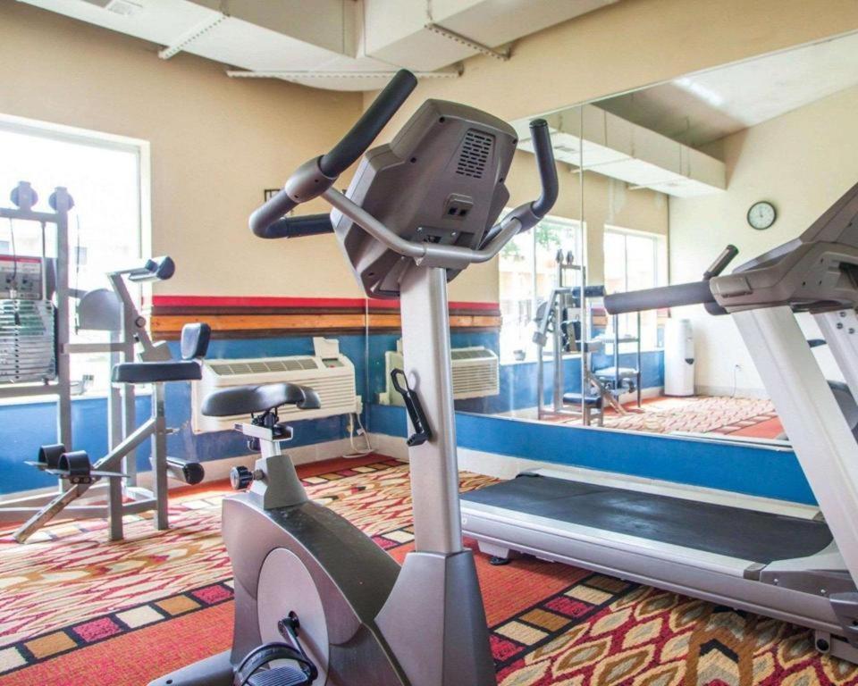 Quality Inn & Suites Kansas City - Independence I-70 East Екстериор снимка