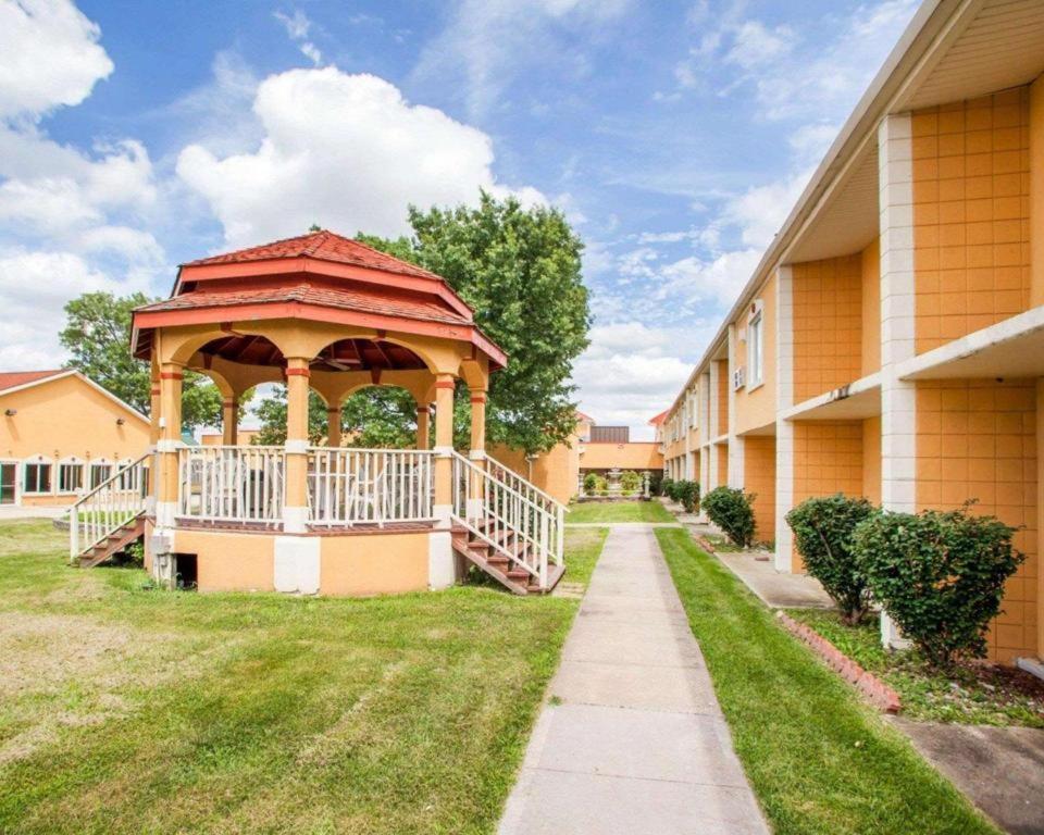 Quality Inn & Suites Kansas City - Independence I-70 East Екстериор снимка
