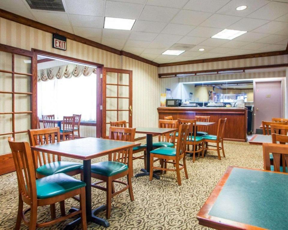 Quality Inn & Suites Kansas City - Independence I-70 East Екстериор снимка