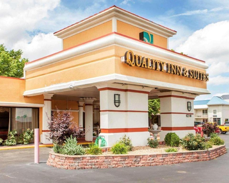 Quality Inn & Suites Kansas City - Independence I-70 East Екстериор снимка
