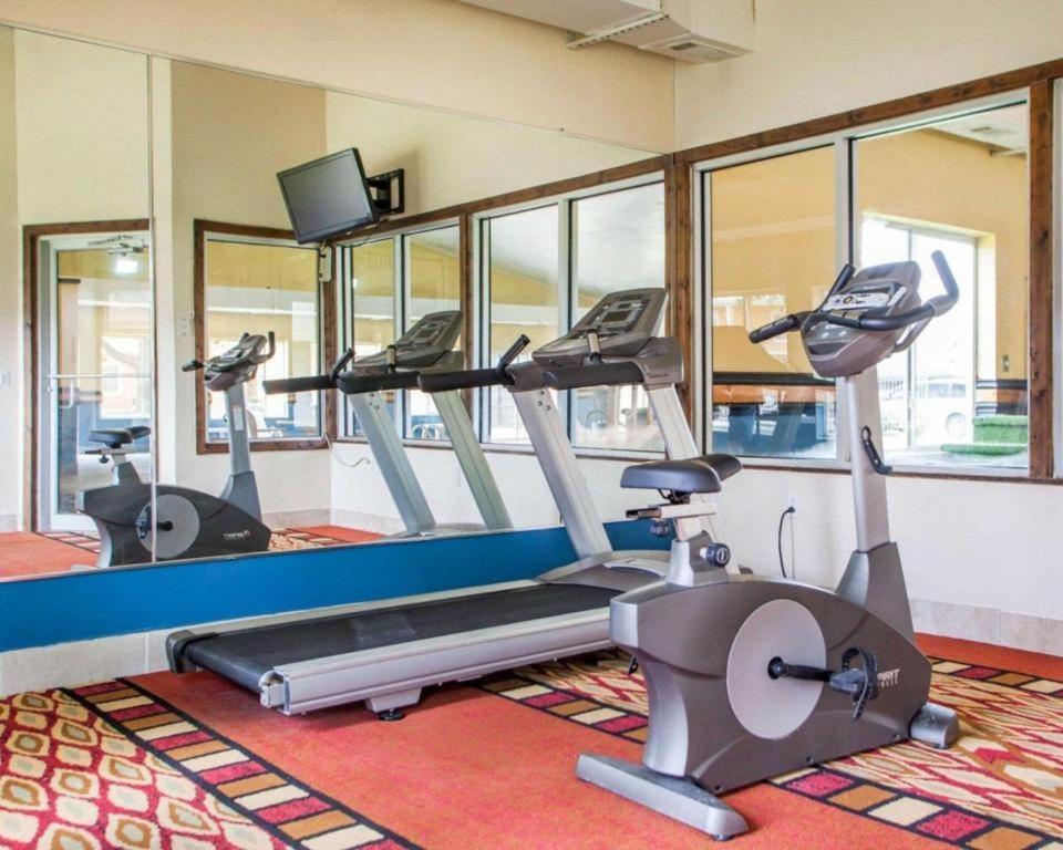 Quality Inn & Suites Kansas City - Independence I-70 East Екстериор снимка
