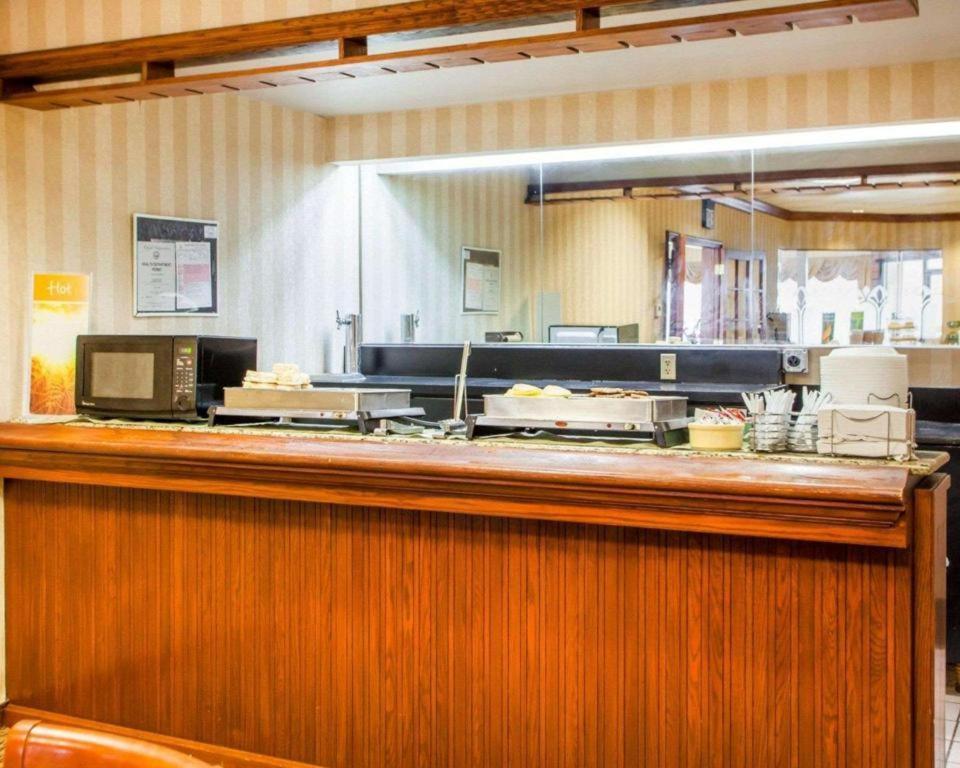 Quality Inn & Suites Kansas City - Independence I-70 East Екстериор снимка