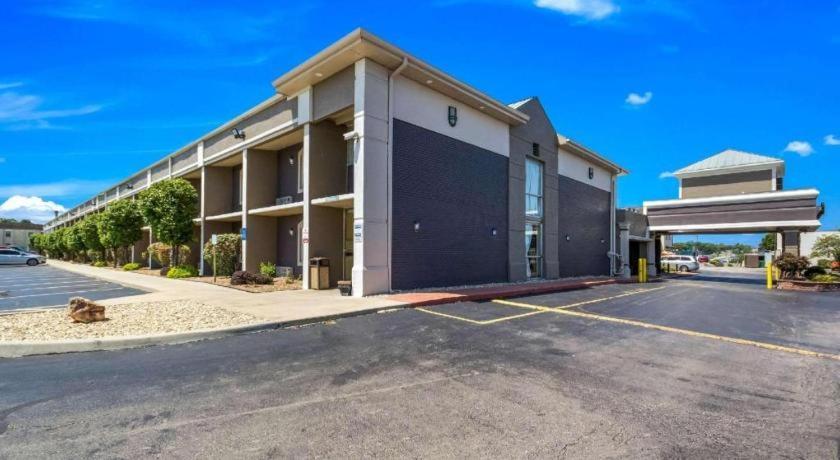 Quality Inn & Suites Kansas City - Independence I-70 East Екстериор снимка