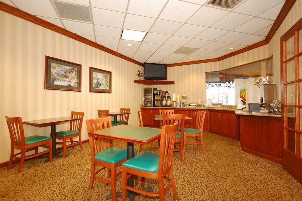 Quality Inn & Suites Kansas City - Independence I-70 East Екстериор снимка
